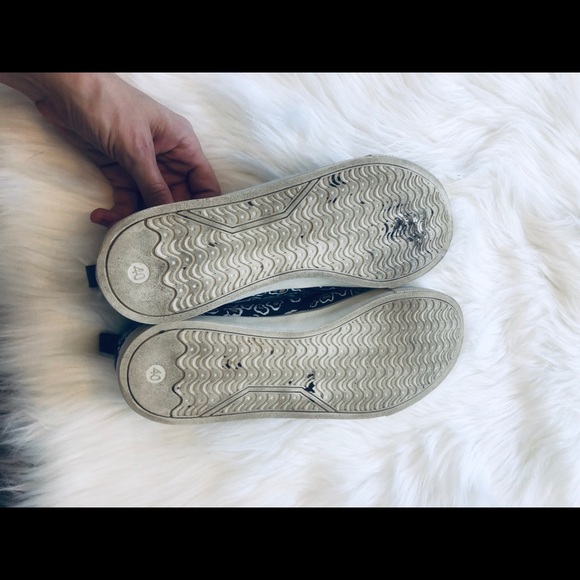 H&M Patterned Slides - Picture 5 of 5